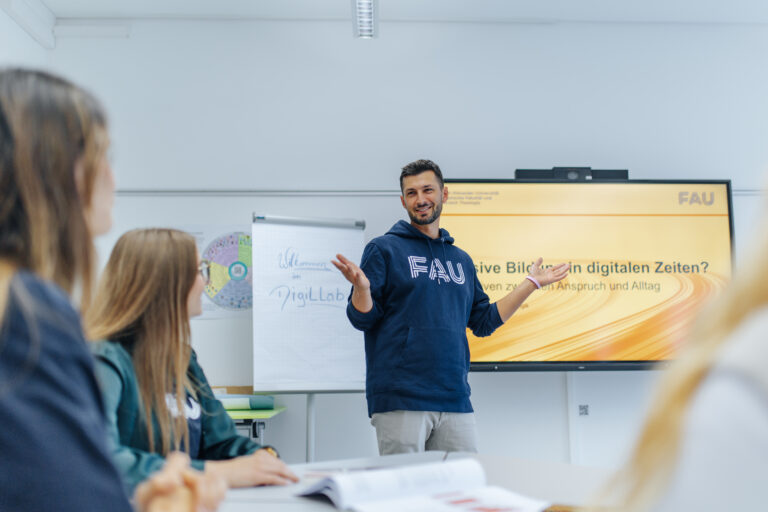 Digitalisierung (mit-)gestalten: Workshops zu Künstlicher Intelligenz und mediendidaktischen Labs im September